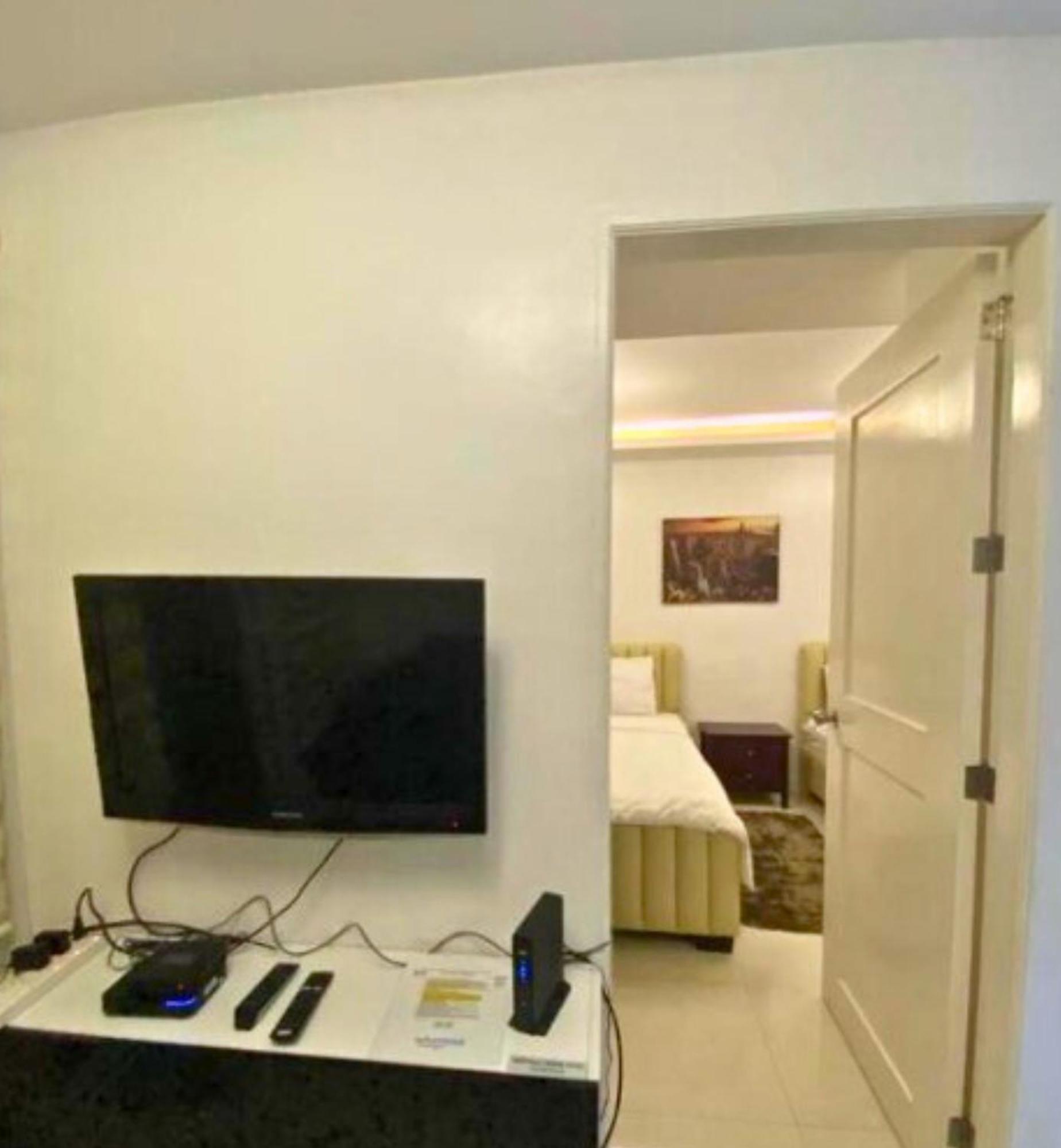 Near Us Embassy X Free Unlimited Pool, Massage & Sauna Access X Promo This Month! Explore Deluxe Studio W Balcony In Manila Perfectly Situated Near Naia Airport, Heart Of Manila Updated 2025 Price For Your Unforgettable Ultimate Staycation Experience Exteriör bild